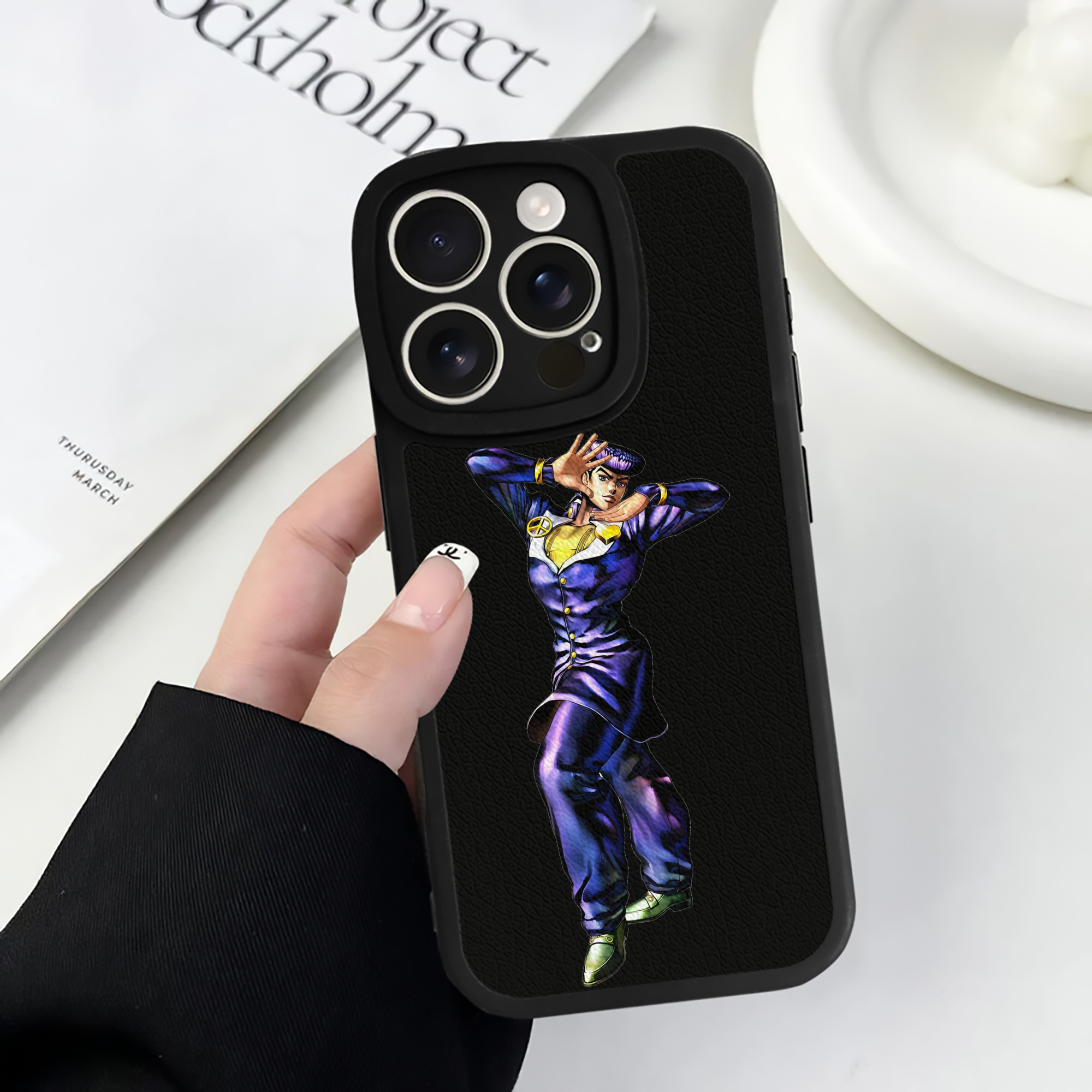 （画像用） ジョジョの奇妙な冒険 ひがしかた じょうすけ JoJo's Bizarre Adventure Higashikata Josuke 【iPhone 16シリーズ対応】シリコンスマホケース（レザー調） 材質：シリコン